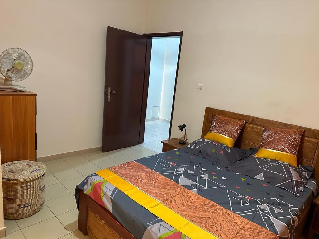 Appartement Spacieux Chez Keur Matou - F2 Dakar Exteriör bild