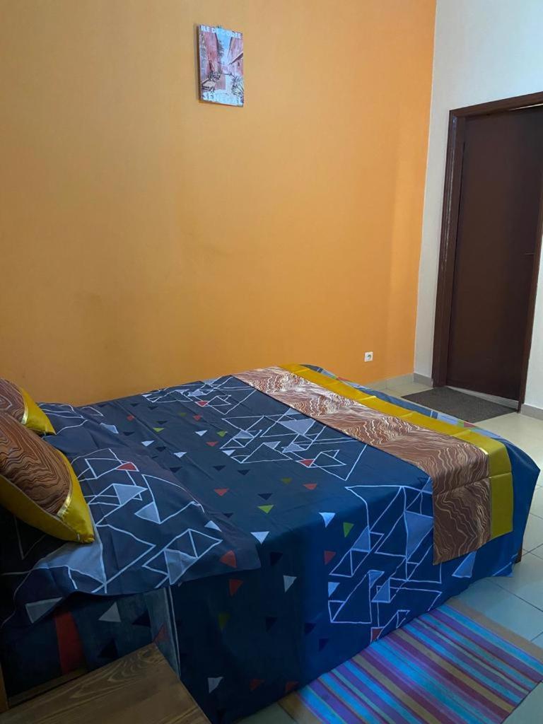 Appartement Spacieux Chez Keur Matou - F2 Dakar Exteriör bild
